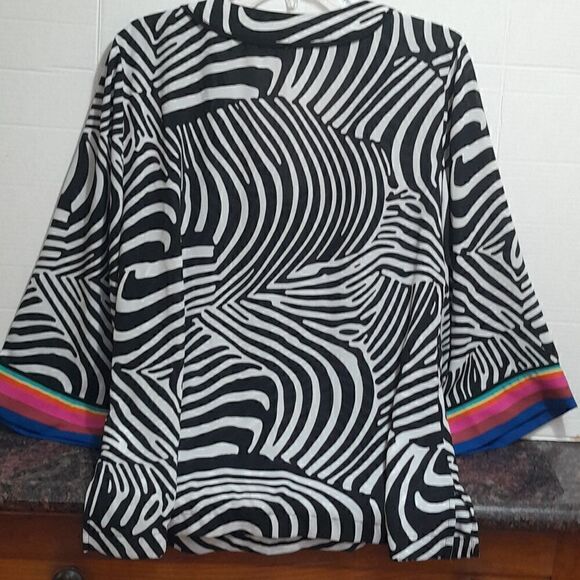 Trina Turk Blouse with Multi Use Belt...Size L - Picture 5 of 7